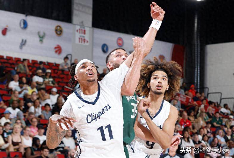  摩托车赛邀请赛焦点战：三湘迅豹队强势横扫塞外巨龙队，新星闪耀。团队防守值得称道