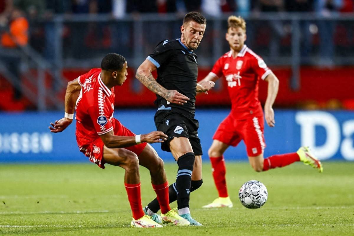 欧冠国际比赛日走向成谜，拉齐奥伤情更新，底气十足，高层口径保持一致(今日2024年欧冠决赛之争谁将加冕欧洲之王)