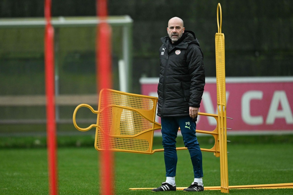 欧冠赛程吃紧；埃因霍温赛后门线救险；信心回归；心理建设被强调的简单介绍