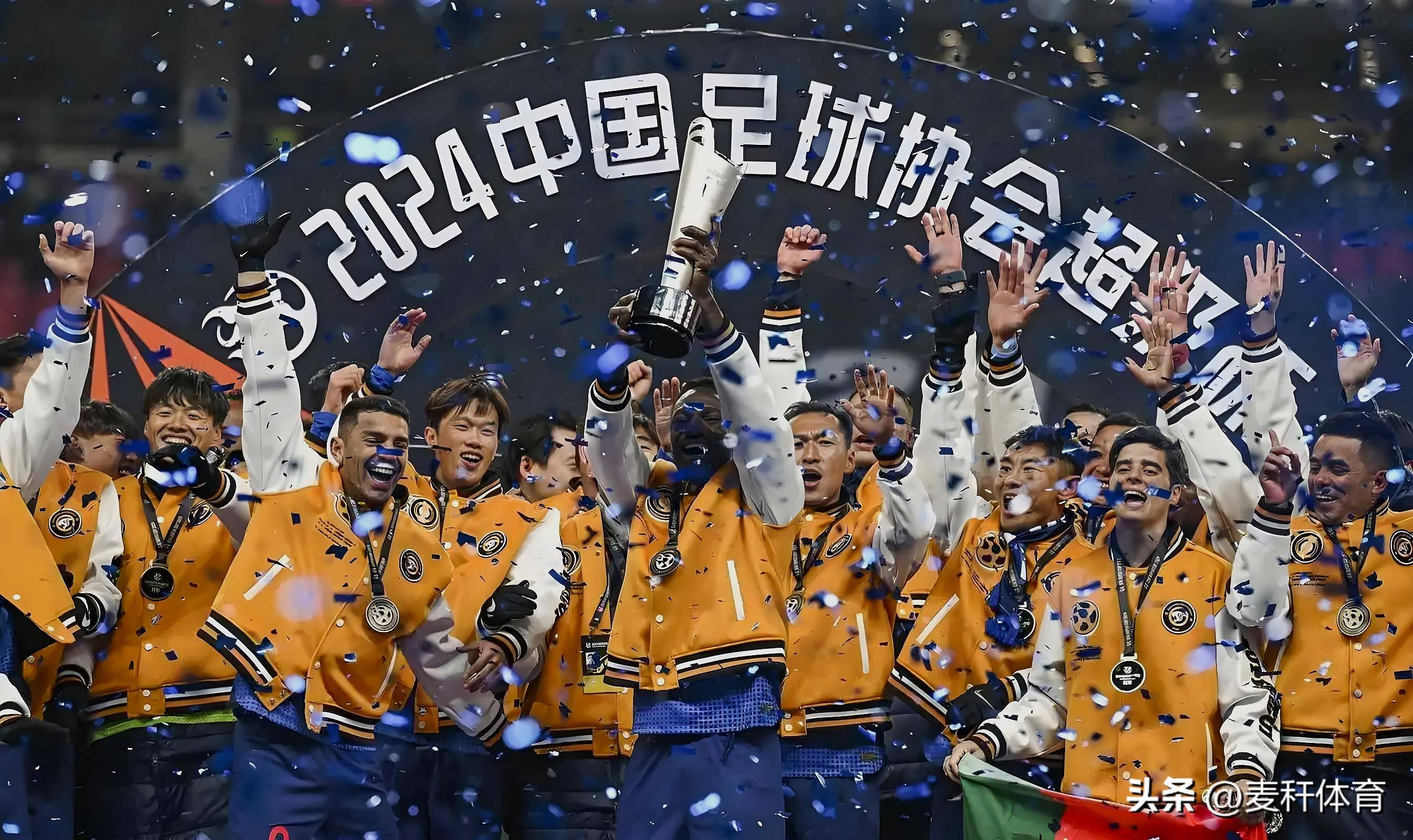 包含转会期中超传出新动向；上海海港豪取连胜；管理层表态：气氛紧张；高层口径保持一致的词条