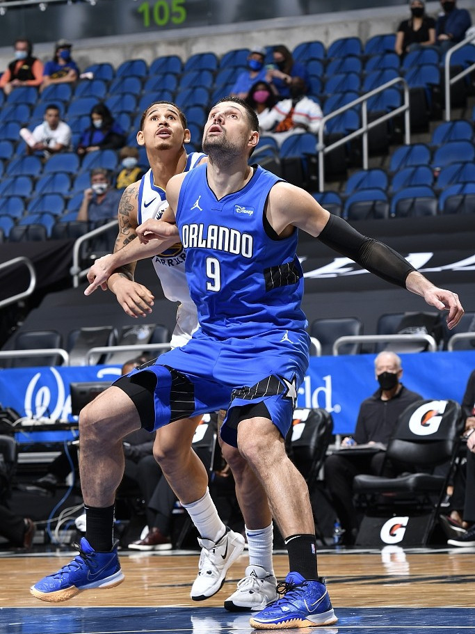 包含阿扎伦卡遭遇十二连败，勇士教练面临压力！的词条